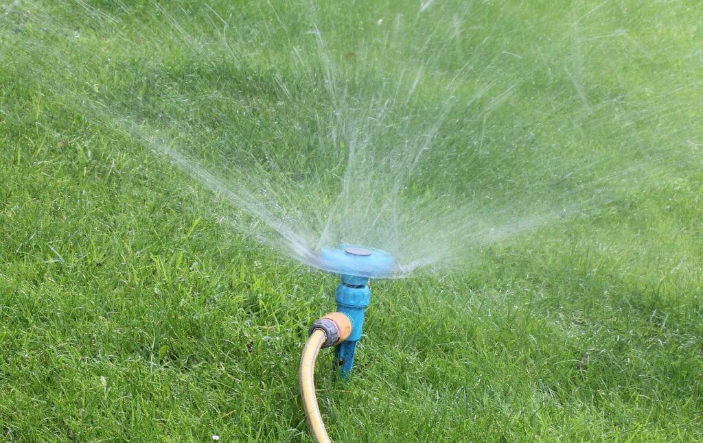 watering-lawn-care-lawn-mowing-lawn-maintenance-toronto-markham-richmond-hill-mylandscapers-landscapers-landscaping-services-brampton